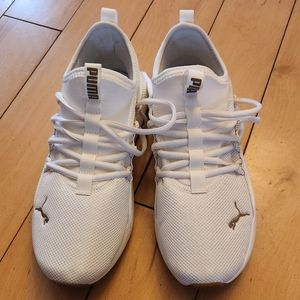 NWOT PUMA Soft Foam fashion Running shoes with gold accents